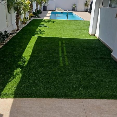 אוריהואלה Campoamor Villa & Private Pool, Garden & Roof Terraces Distant Sea Views מראה חיצוני תמונה