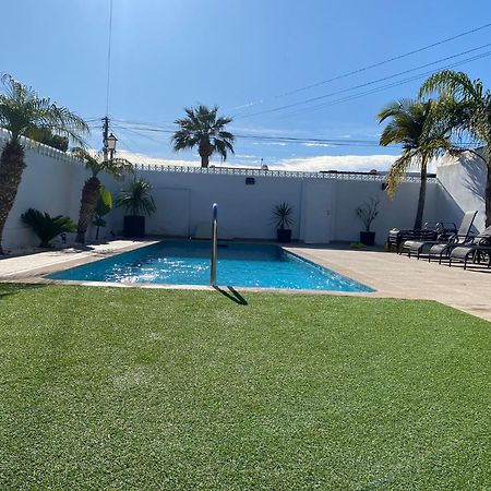 אוריהואלה Campoamor Villa & Private Pool, Garden & Roof Terraces Distant Sea Views מראה חיצוני תמונה