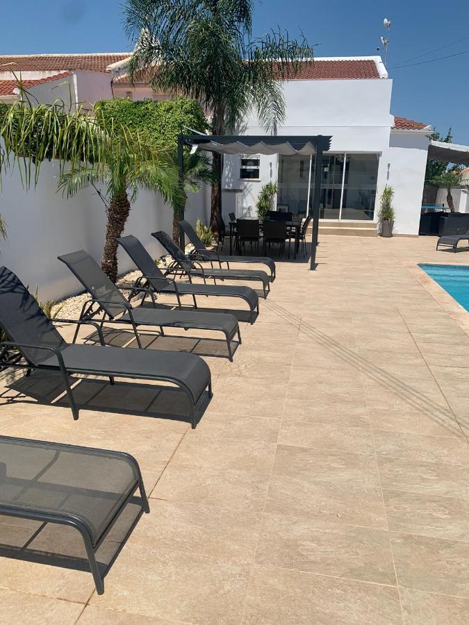 אוריהואלה Campoamor Villa & Private Pool, Garden & Roof Terraces Distant Sea Views מראה חיצוני תמונה