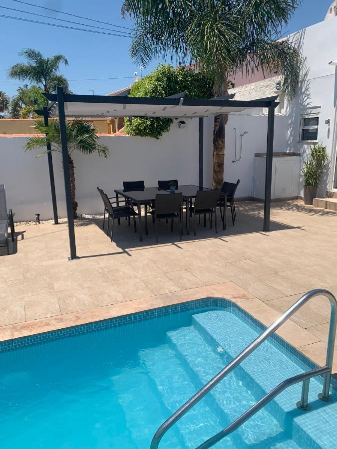 אוריהואלה Campoamor Villa & Private Pool, Garden & Roof Terraces Distant Sea Views מראה חיצוני תמונה