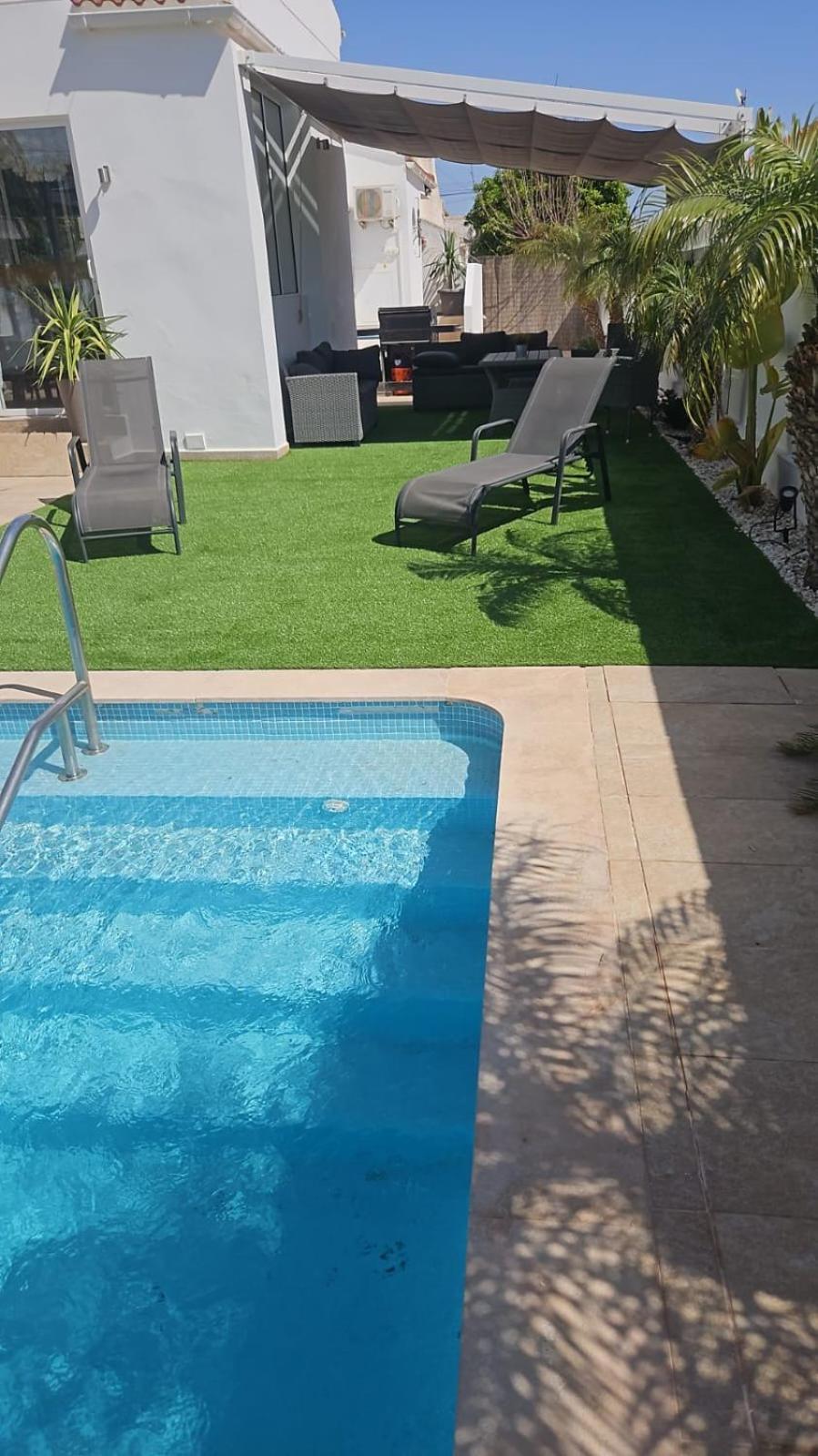 אוריהואלה Campoamor Villa & Private Pool, Garden & Roof Terraces Distant Sea Views מראה חיצוני תמונה