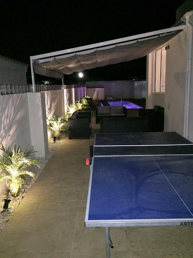 אוריהואלה Campoamor Villa & Private Pool, Garden & Roof Terraces Distant Sea Views מראה חיצוני תמונה