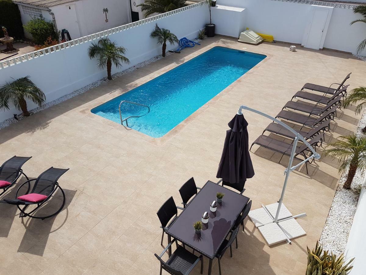 אוריהואלה Campoamor Villa & Private Pool, Garden & Roof Terraces Distant Sea Views מראה חיצוני תמונה